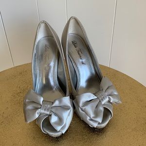 Size 6 silver 5 inch heels